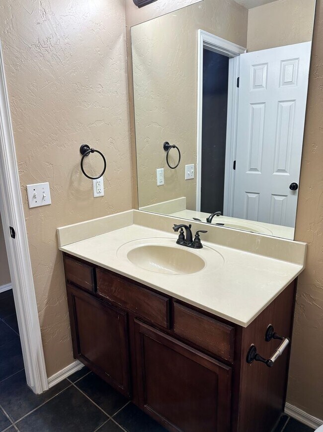 Building Photo - Beautiful home located in the Waterstone area! NO PETS!