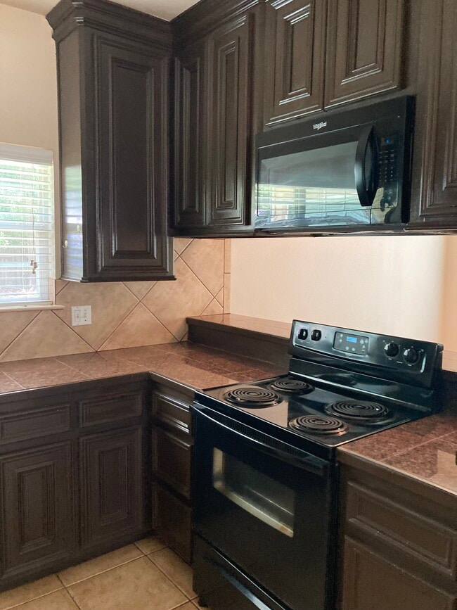 Building Photo - 818 Chickasaw Dr