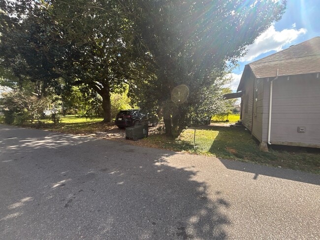 Building Photo - 1115 Alfred St