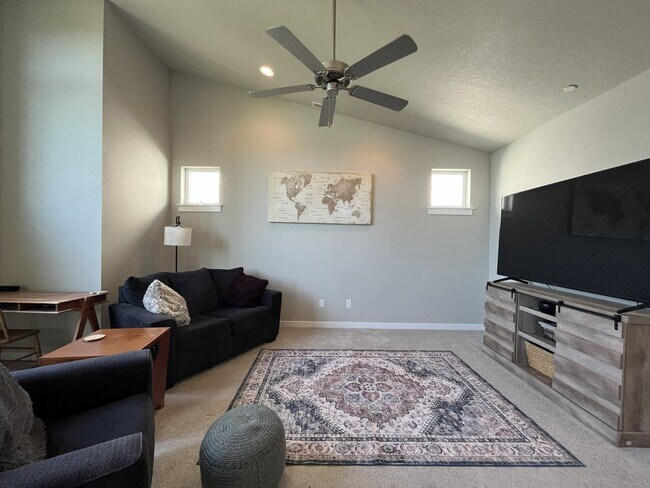 Building Photo - Spacious 2,511 Sq Ft Wilsonville Townhome with Vaulted Loft, Modern Kitchen & Attached Two-Car Ga...
