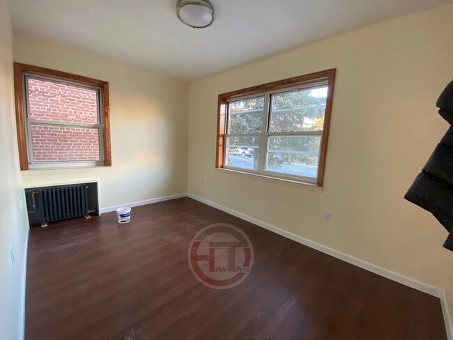 Building Photo - 1318 Mace Ave