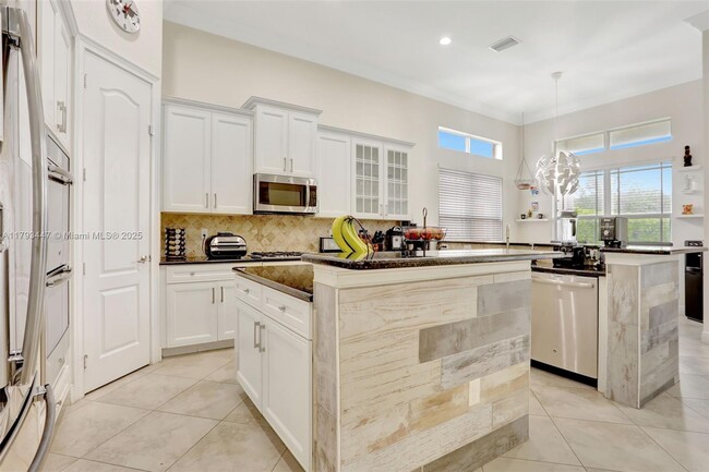 Building Photo - 8840 S Miralago Way