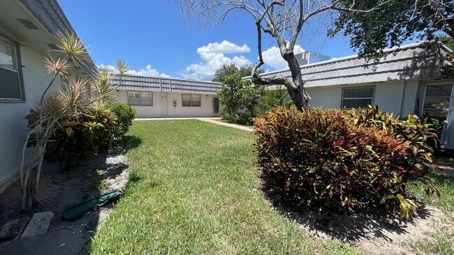 Building Photo - 166 Valencia Dr