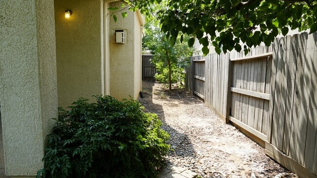 Building Photo - Spacious 3 bedroom 2 bath home in Rancho Cordova!!