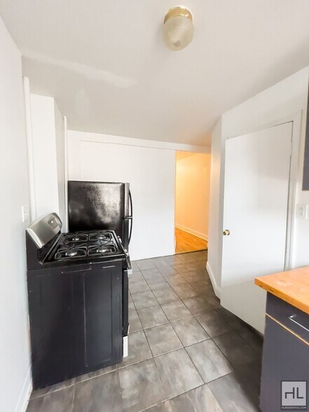 Building Photo - Classic Bushwick Floor-through 2-Bed 1-Bed / Maria Hernandez Park