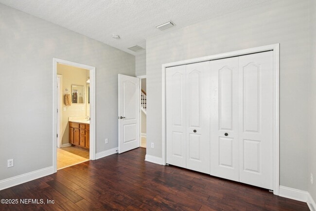 Building Photo - 717 E Dorchester Dr