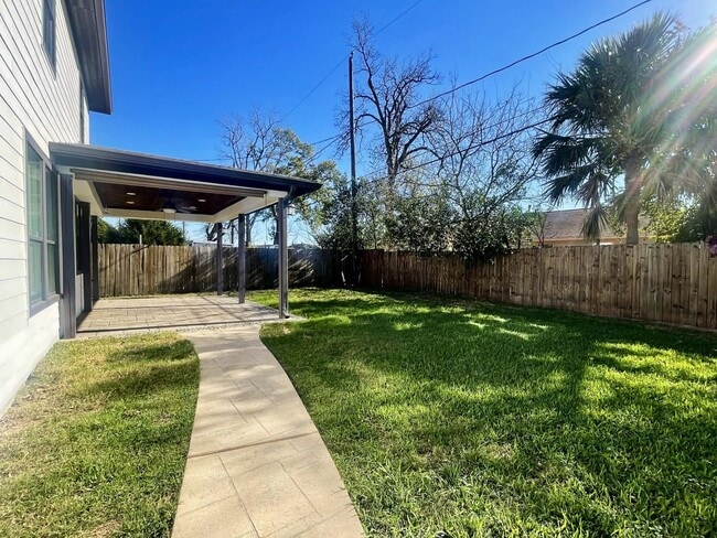 Building Photo - 6641 Midfield Dr