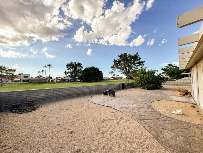 Building Photo - "Charming 3-Bedroom, 2-Bathroom Mesa Del S...