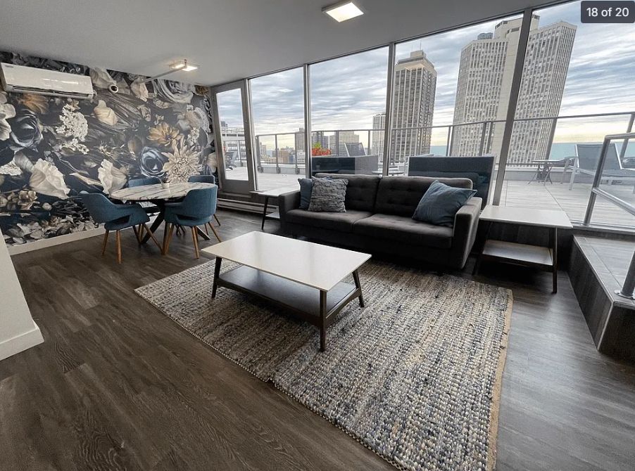 Building Photo - 2555 N Clark St