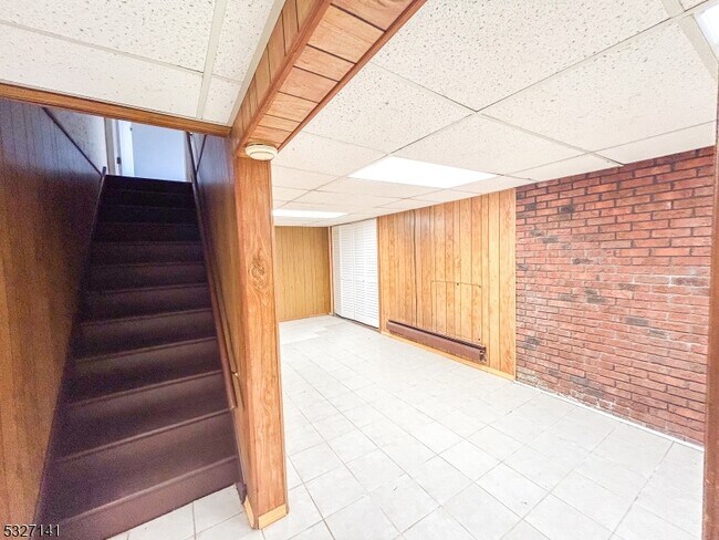 Building Photo - 215 Monroe Ave