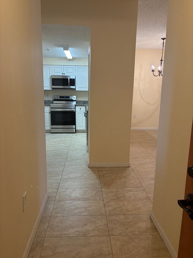 Building Photo - Palm Villa Condominium