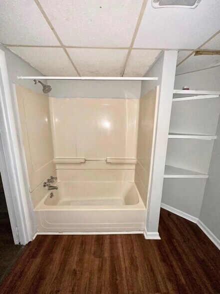 Building Photo - 420 N High St