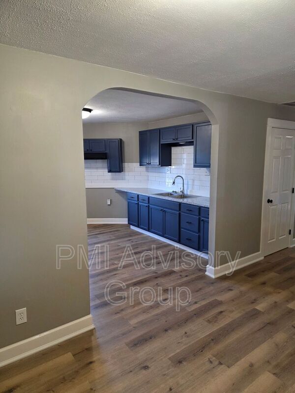 Building Photo - 1407 NE Sardou Ave