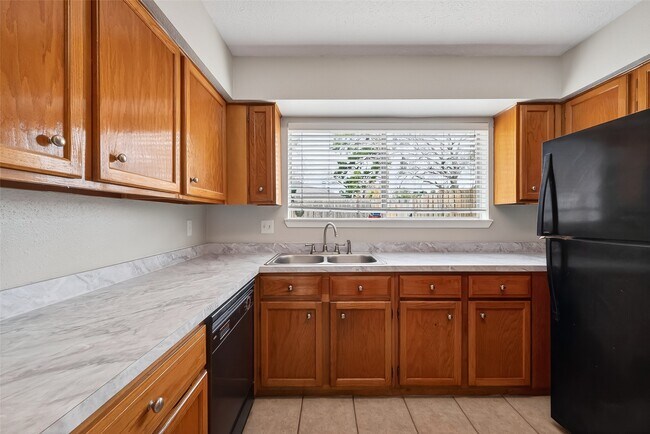 Building Photo - 10506 Ivy Oaks Ln