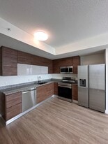 Building Photo - 520 SW 5th Ave