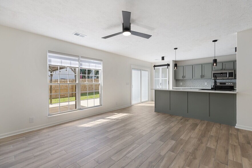 Building Photo - 2150 Blake Dr