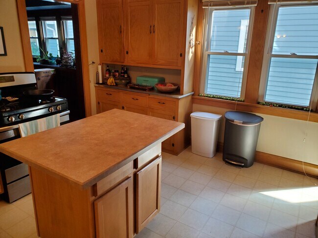 Building Photo - 3263 S Springfield Ave