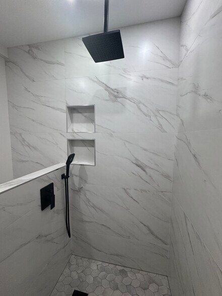Bathroom - 2714 W Julia Ct