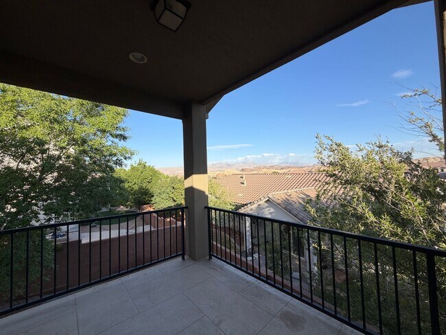 Building Photo - 469 E Barcelona Dr