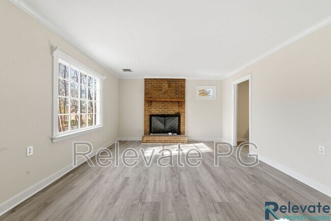 Building Photo - 6805 Lakeshore Dr