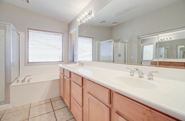 Building Photo - 2026 E County Down Dr