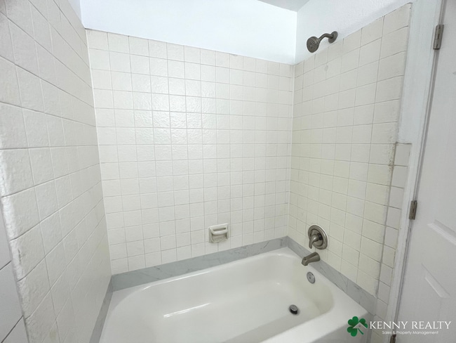 Building Photo - Spacious 3 Bedroom Home with Backyard Pati...
