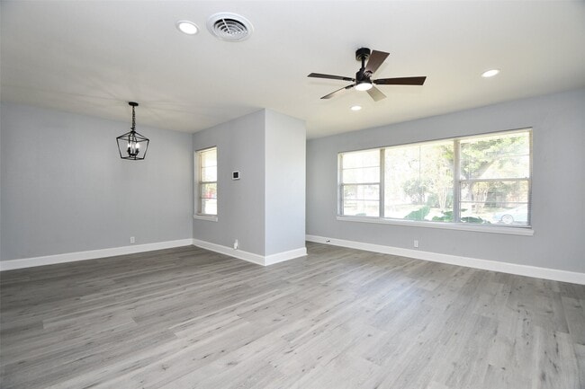 Building Photo - 5429 De Lange Ln