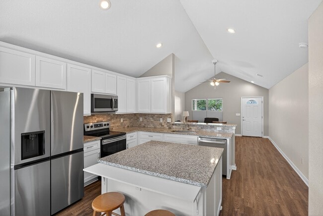 Building Photo - 830 Cypress Ln