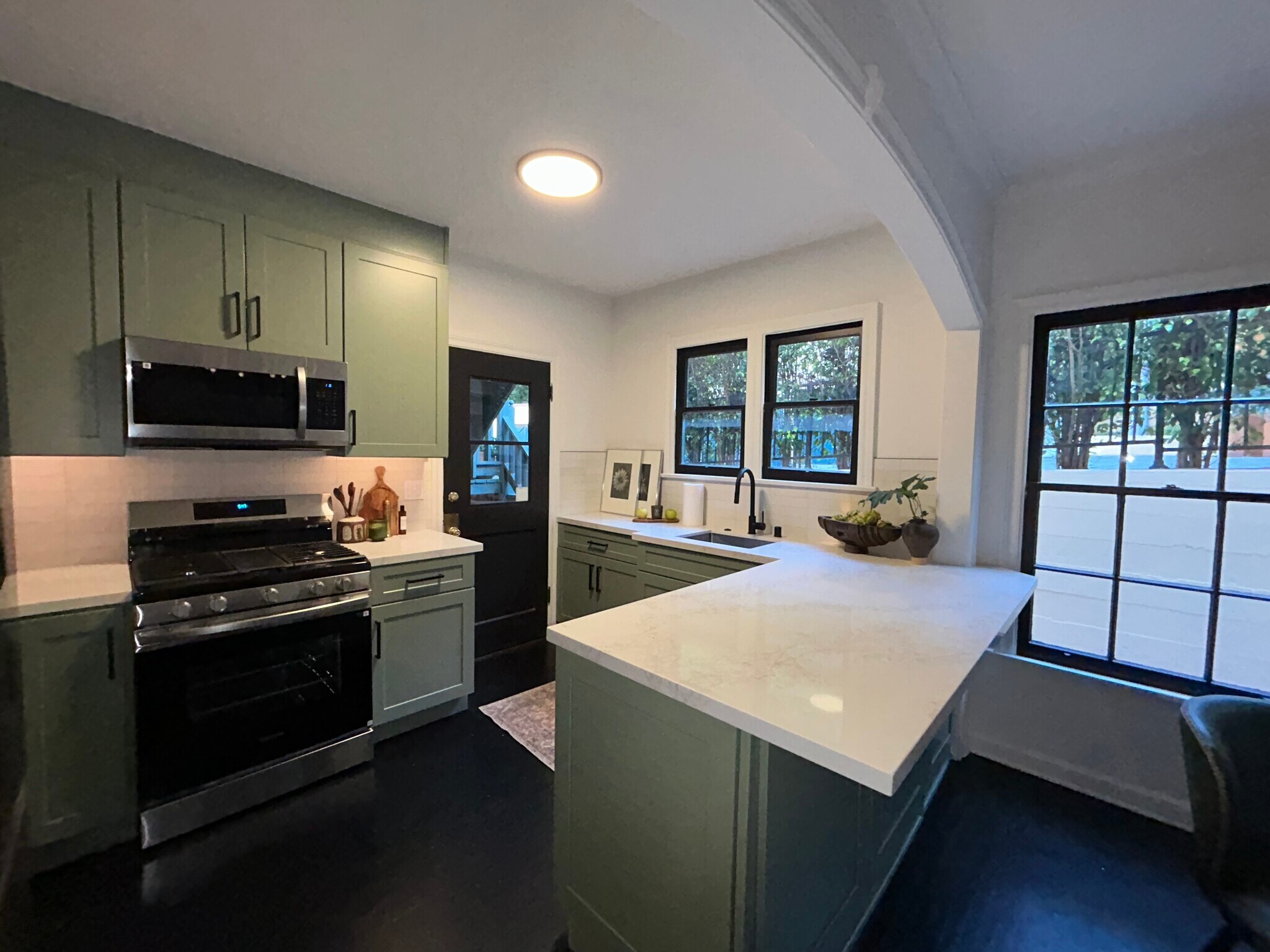 Building Photo - 1954 Hillcrest Rd