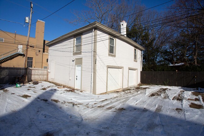 Building Photo - 1422 Bryden Rd