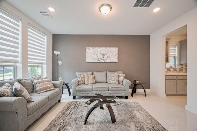 Building Photo - 18311 Licola Mdw Ln