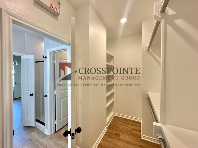 Building Photo - 2408 Henshaw Crk Dr