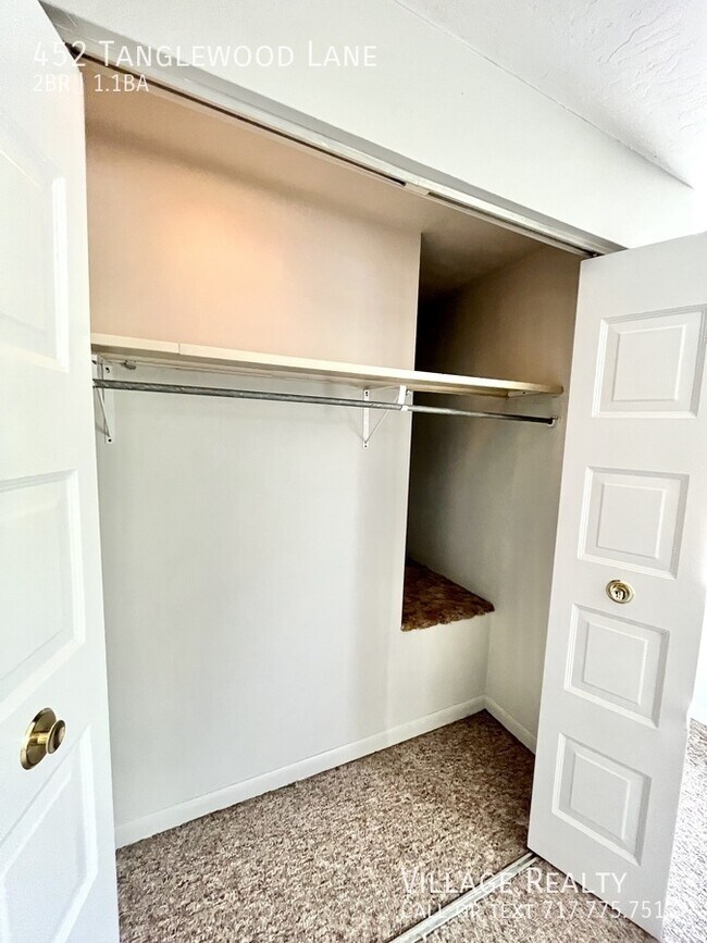 Building Photo - 452 Tanglewood Ln