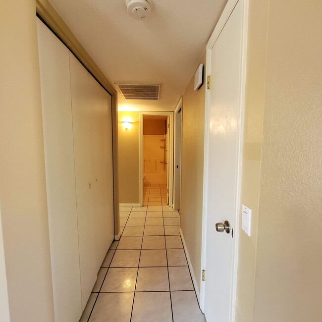 Building Photo - 3 BEDROOM CORNER LOT HOME IN CHANDLER W HU...