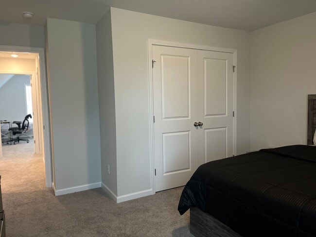 Building Photo - Lovely Energy Efficient Home In Smithfield...