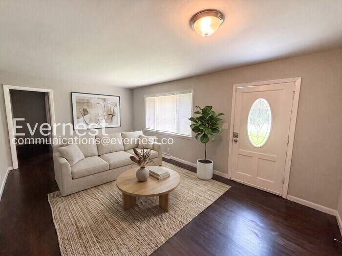 Building Photo - 9825 Maple Ln
