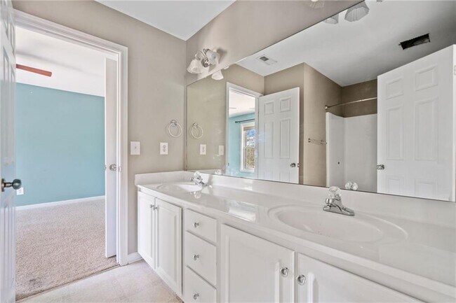 Building Photo - 3338 Hackmatack Dr NW