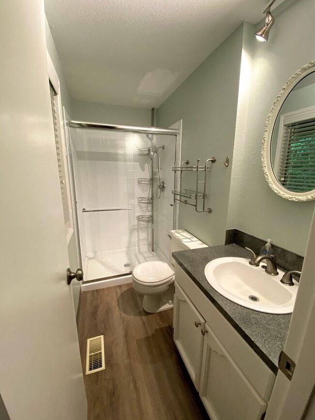 Building Photo - Spacious 4 Bedroom, 2 Bath Home with Large Yard -