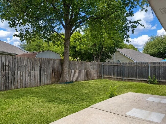 Building Photo - 1903 Balsam Way