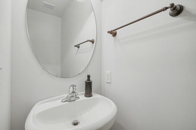 Building Photo - 3 Bedroom Home in Bainbridge