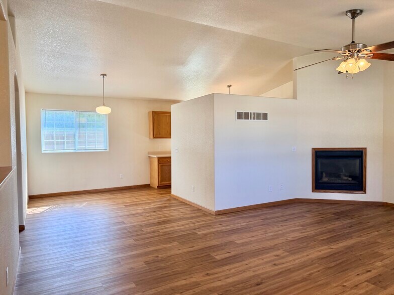 Building Photo - 275 S 21st Street Ct