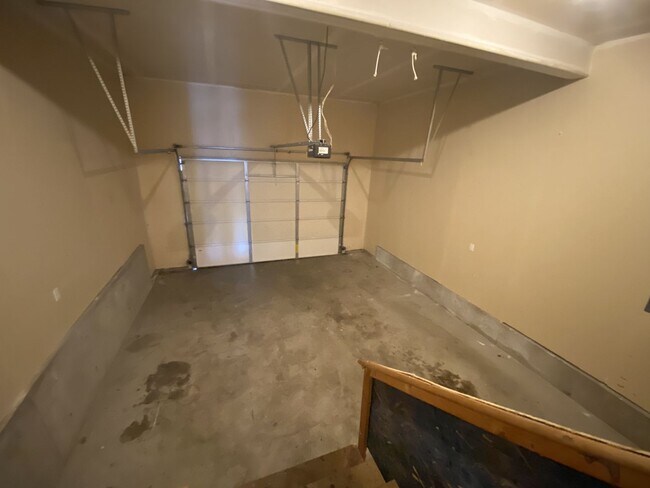 Building Photo - 857 N Garfield St