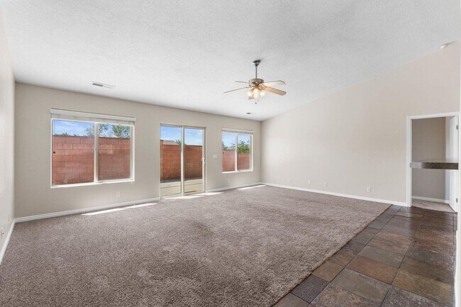 Building Photo - Sedona Hills Stunner!