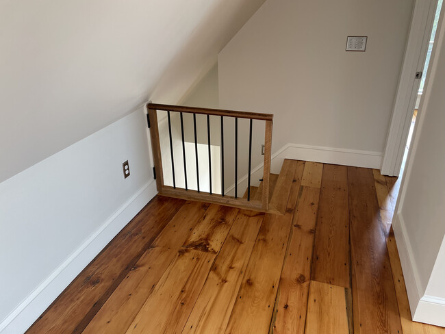 Third Floor Loft Interior Front Hall - 18 North St