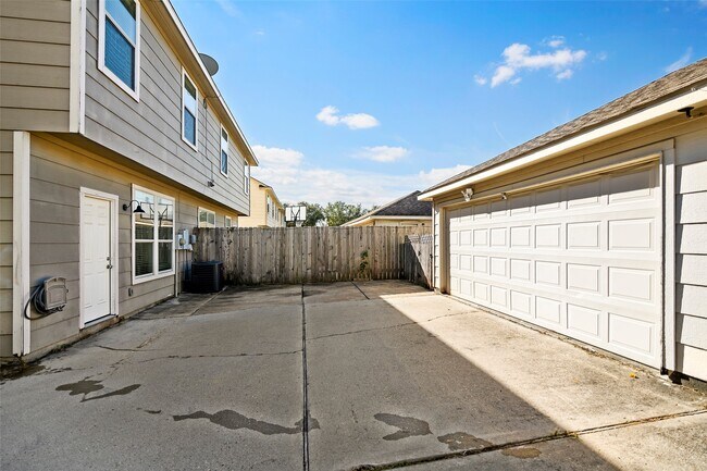 Building Photo - 9623 Gorman Brook Dr