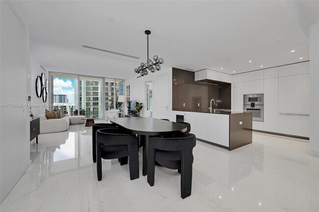 Building Photo - 300 Biscayne Blvd Way