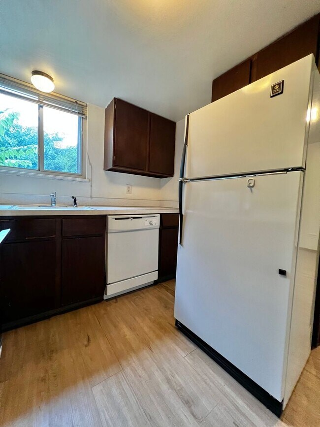 Building Photo - Dartmouth125 (KC-AM)