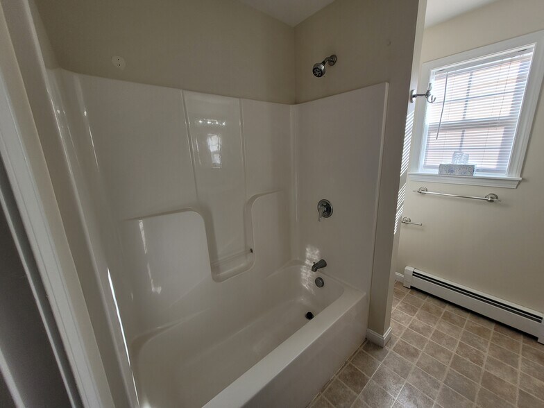 Building Photo - 10 Lupine Rd