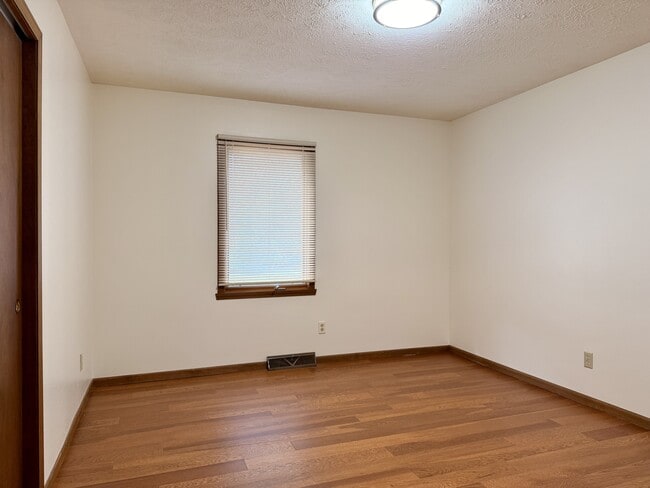 Building Photo - 9807 Double Ditch Cir