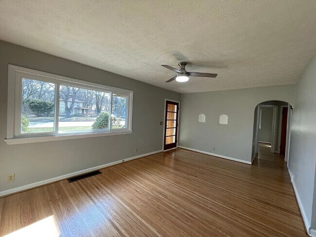 Building Photo - 1067 Long Pond Rd